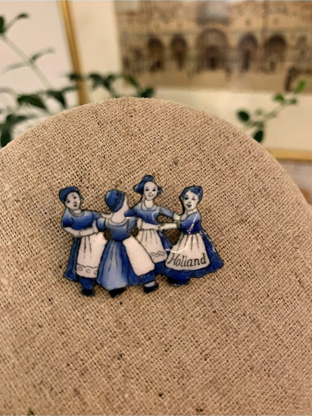 ✨Vintage Holland Folk Costume Brooch Blue & White cottagecore